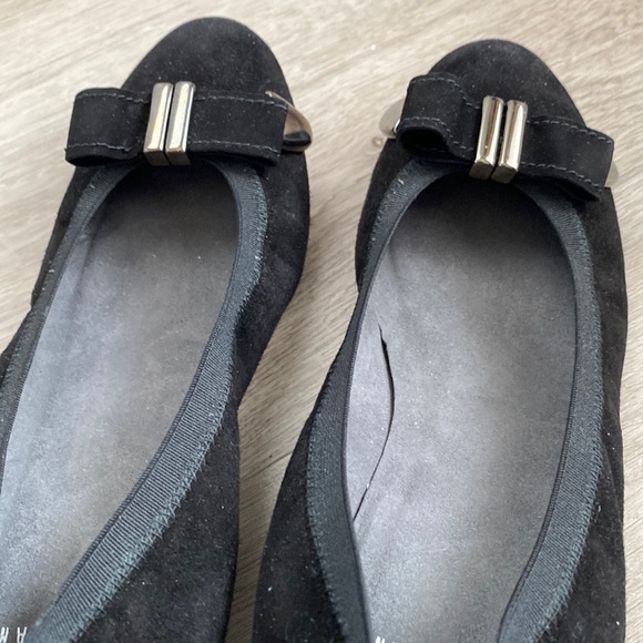 Stuart Weitzman Suede Bow Accent Pumps - Picture 6 of 16